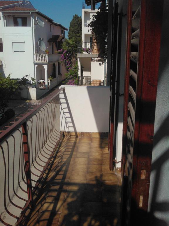 Apartmani Dado Ulcinj Rum bild